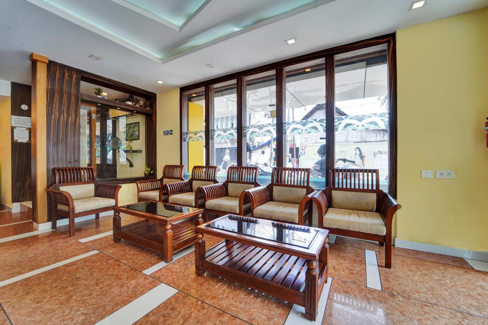 Super Townhouse Ernakulam North Hotell Kochi Eksteriør bilde