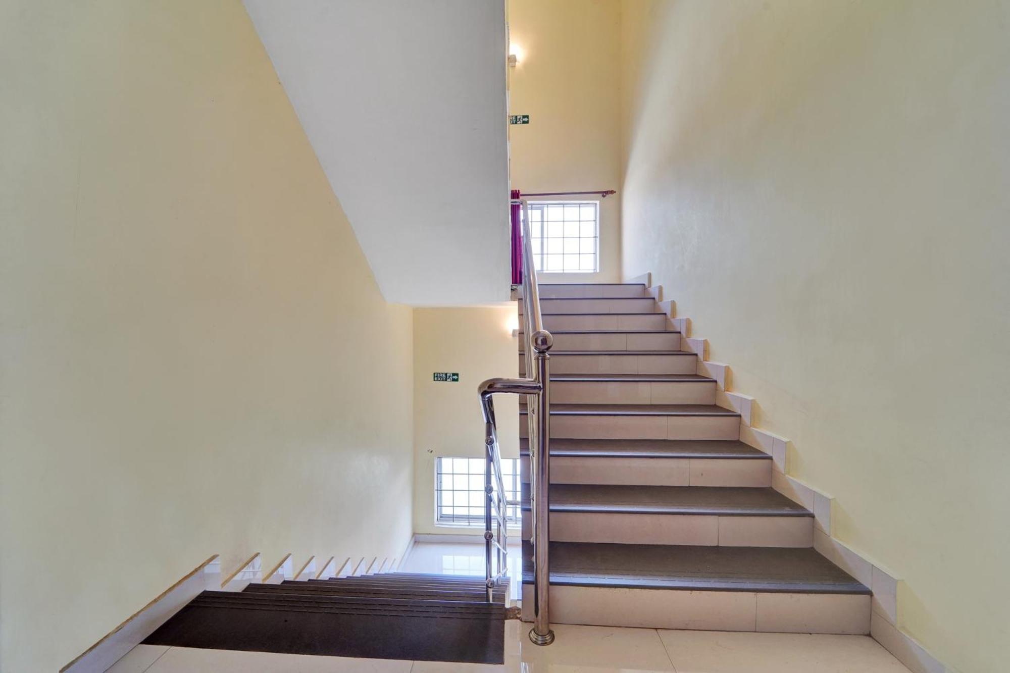 Super Townhouse Ernakulam North Hotell Kochi Eksteriør bilde