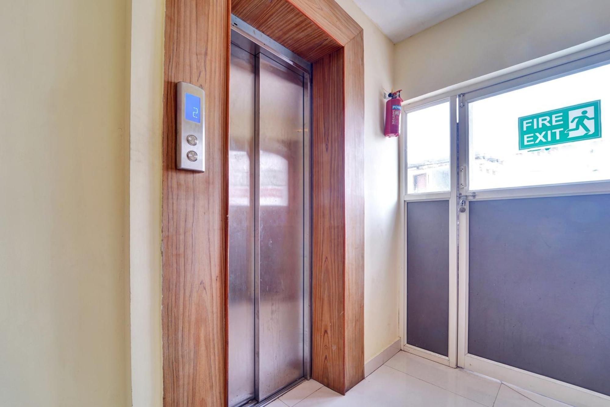 Super Townhouse Ernakulam North Hotell Kochi Eksteriør bilde